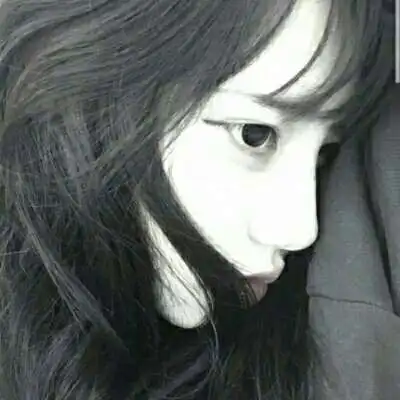  短发女头像侧脸伤感穿过闹市与这个世界隔绝