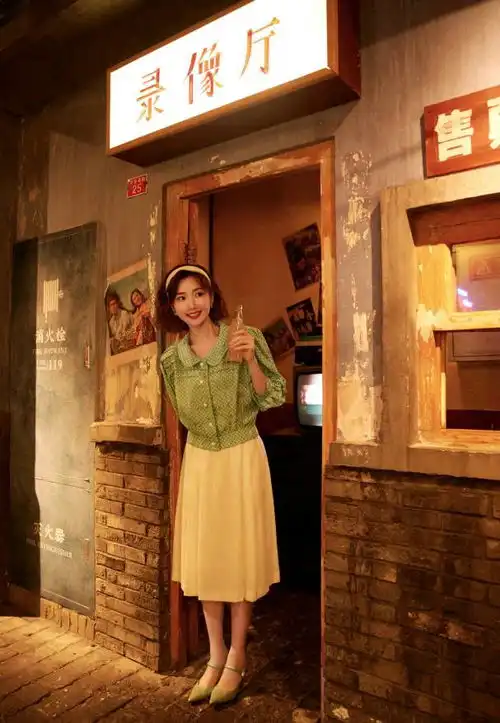 一起来看看乔三丽的港风穿搭,少女又气质,快学着穿起来 一起来看看乔三丽的港风穿搭,少女又气质,快学着穿起来