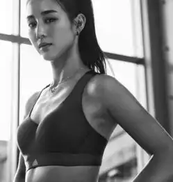  adidas3d铝合金冻凉粒子张钧甯展酷劲运动时尚魅力