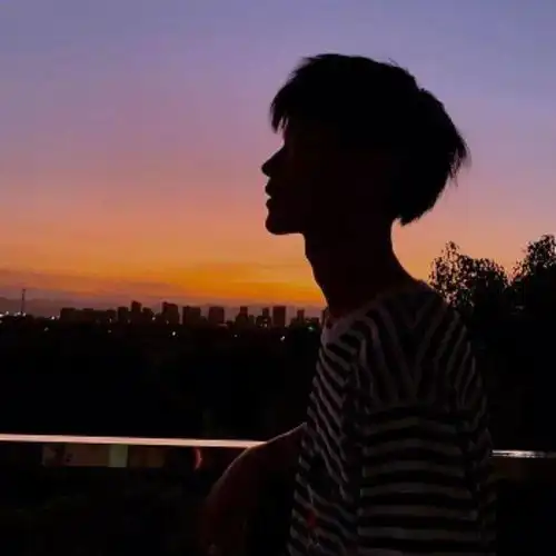  心心念念的男生头像