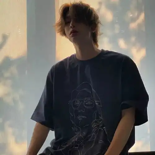 红色系列男生头像真人